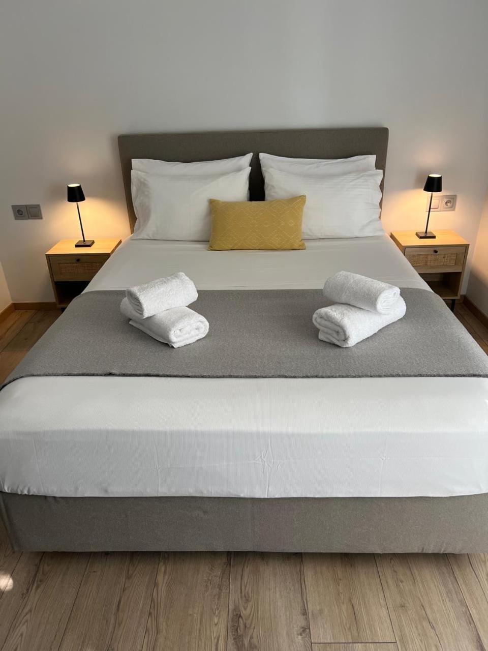 Minimal Apartment On The Shadow Of The Acropolis Athena Bagian luar foto