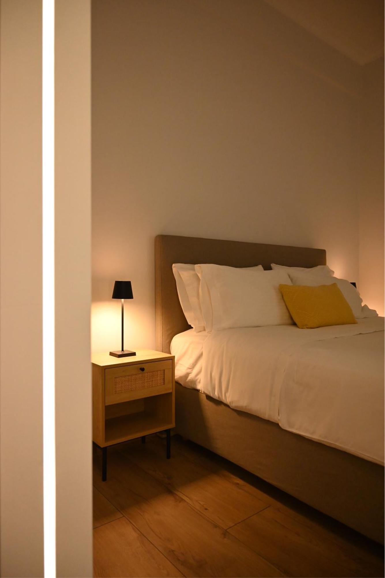 Minimal Apartment On The Shadow Of The Acropolis Athena Bagian luar foto